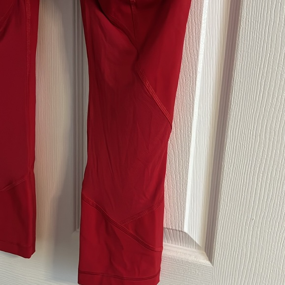 Lululemon crop yoga pants with lots of pockets - Size 6 - Picture 5 of 11